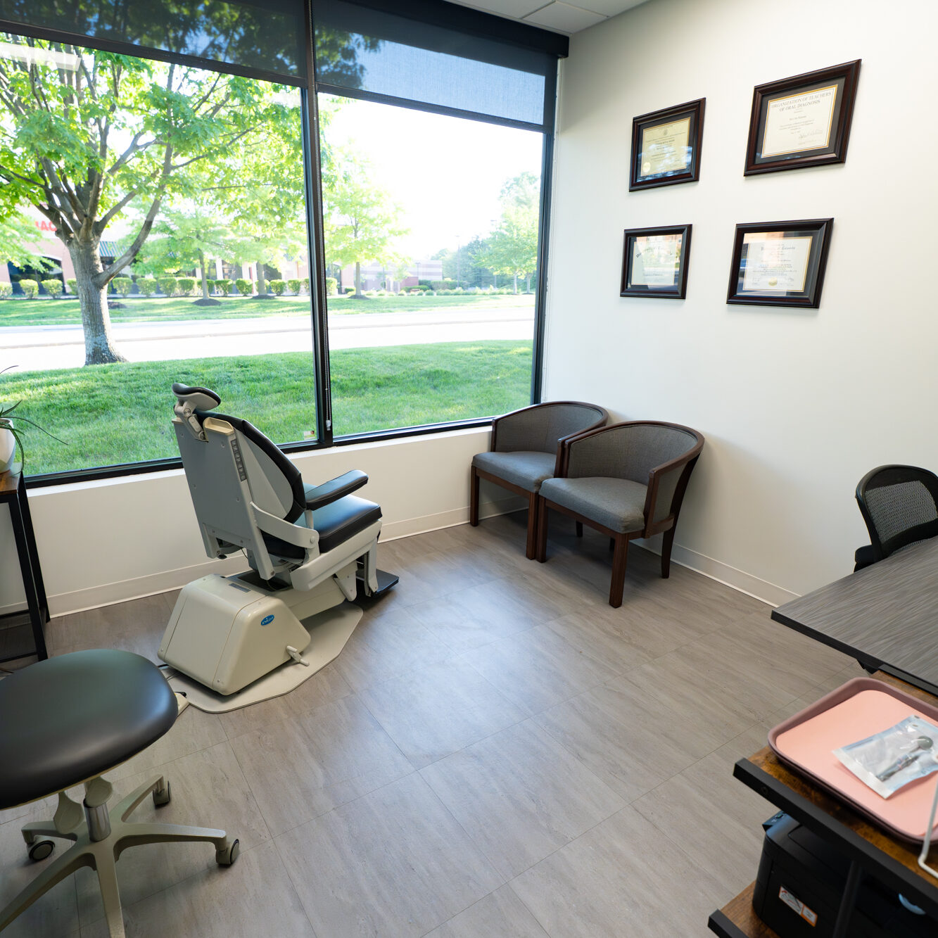 Lakewood Orthodontics office waiting area with dental chair and comfortable seating, providing a welcoming environment for patients in Blue Springs MO.